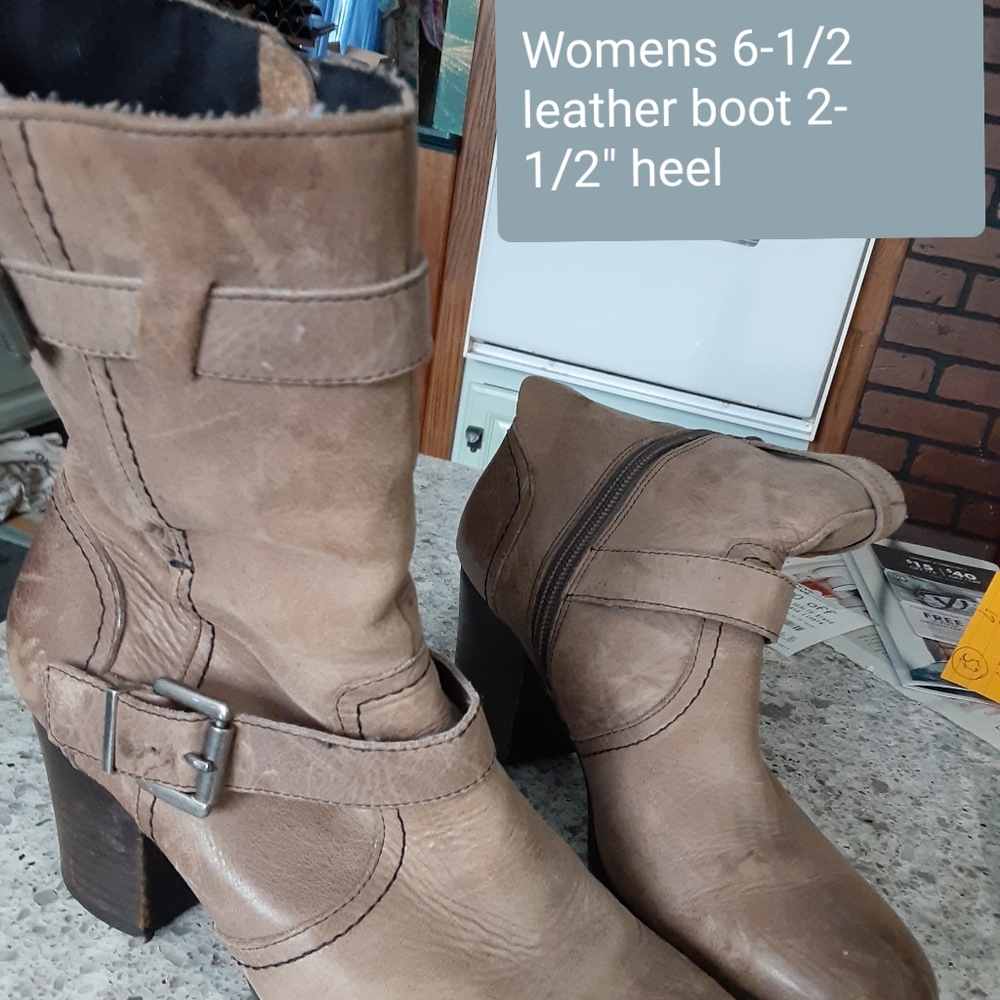 Size 6-1/2 leather boot  2-1/2 heel